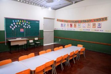 Governo de Minas antecipa retorno de servidores da Educação