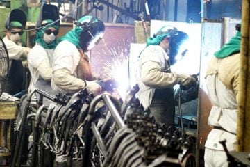 Produção industrial cai 9,1% em março, diz IBGE