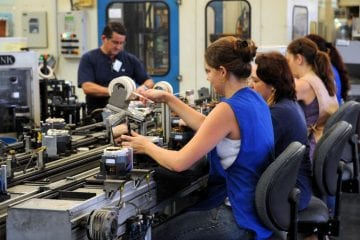 Atividade industrial desacelera em novembro de 2020