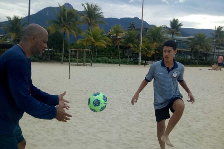 Joia de 16 anos atrai interesses de gigantes do Brasil e inscrito pelo Macaé para o Estadual