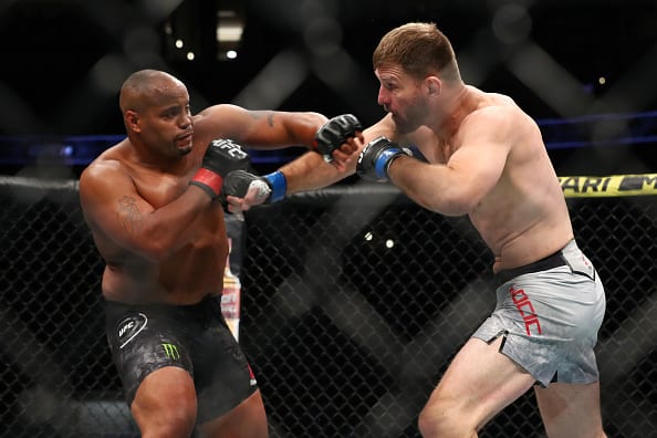 Segundo córner de Cormier, Miocic está fugindo de trilogia: “Sempre tem uma desculpa”
