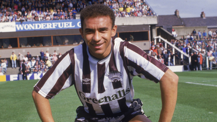 Você sabe quem foi o primeiro jogador brasileiro a atuar no Campeonato Inglês?