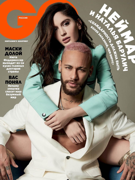 Neymar é capa de revista ao lado de modelo com mensagem em apoio à quarentena: ‘Fique em casa’