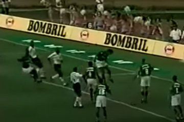 Oséas marcou gol contra bizarro contra o Corinthians em 1998; relembre