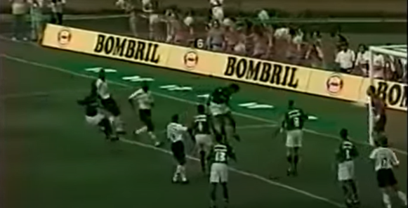Oséas marcou gol contra bizarro contra o Corinthians em 1998; relembre