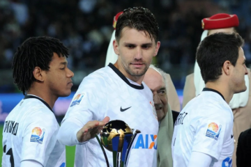 Paulo André desabafa e desmente que tenha processado o Corinthians por jogos aos domingos