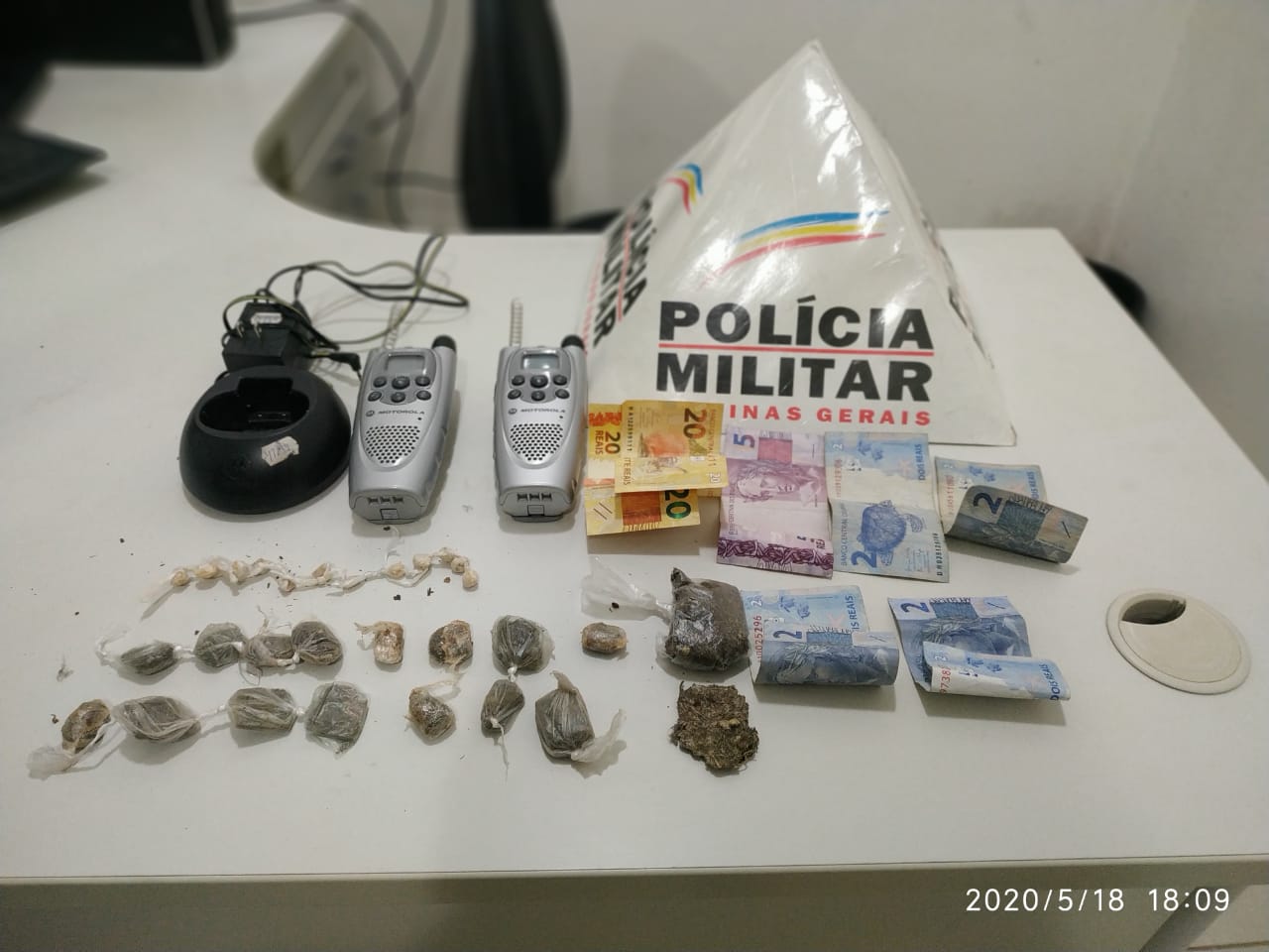 Homem é preso por tráfico nas imediações do Batalhão da PM