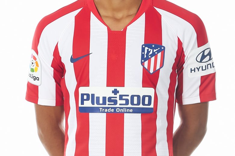 Renan Lodi está curado do coronavírus e deve voltar a treinar no Atlético
