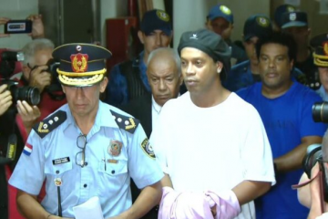 Esquecido? Ronaldinho segue preso no Paraguai há mais de 70 dias e não há previsão para fim do caso