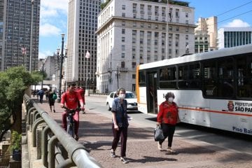 Covid-19: prefeitos de Miami e Los Angeles falam a prefeitos do Brasil
