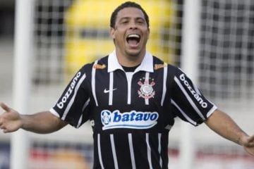 Relembre os 10 gols mais marcantes de Ronaldo Fenômeno vestindo a camisa do Corinthians