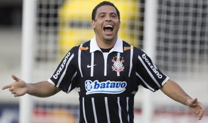 Relembre os 10 gols mais marcantes de Ronaldo Fenômeno vestindo a camisa do Corinthians