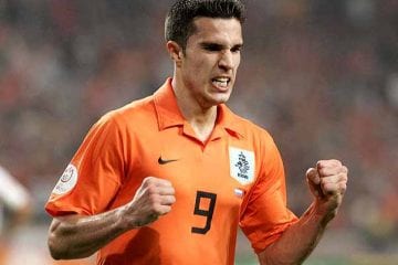 Van Persie revela ter levado na tapa na cara após desobedecer ordem de Van Gaal na Copa de 2014