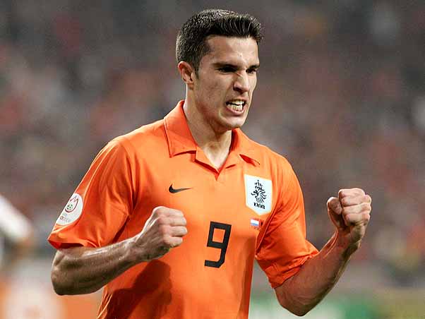 Van Persie revela ter levado na tapa na cara após desobedecer ordem de Van Gaal na Copa de 2014