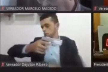Vereador aparece armado durante reunião de Câmara; VEJA VÍDEO