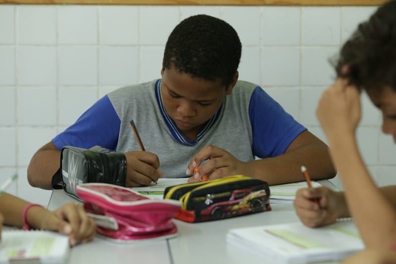 Em meio à pandemia, alunos de Fabriciano voltam às aulas presenciais nesta segunda