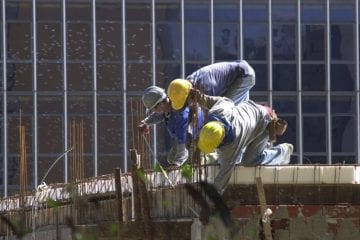 Confiança da construção recua 0,5 ponto em fevereiro