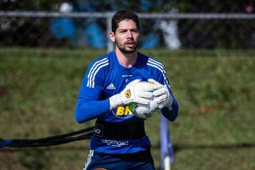 Lucas França destaca alegria em retornar ao Cruzeiro e elogia Enderson: ‘É muito dinâmico’