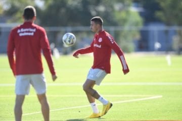 Jogadores do Internacional fazem trabalhos técnicos e táticos