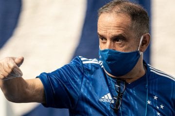 Cruzeiro: faixas no Barro Preto pedem a saída de Paulo Pedrosa do Conselho Deliberativo