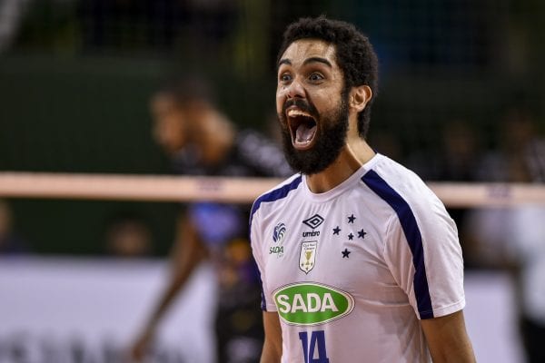 Levantador Cachopa renova com o Cruzeiro por uma temporada