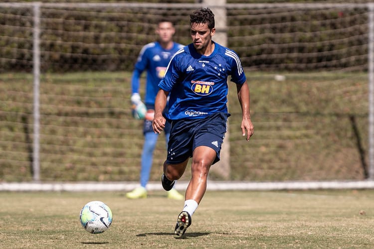 Com COVID-19, Jean agradece carinho da torcida do Cruzeiro e revela estar longe dos filhos