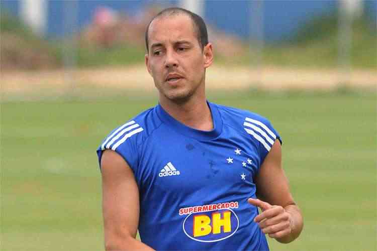 Rodriguinho revela bastidores da queda do Cruzeiro: ‘Atleta não aceitava ficar no banco, jogava colete e saía do treino’