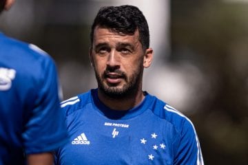 Edilson admite surpresa por rescisão, mas deseja sorte ao Cruzeiro: ‘Força da camisa vai superar adversidades’