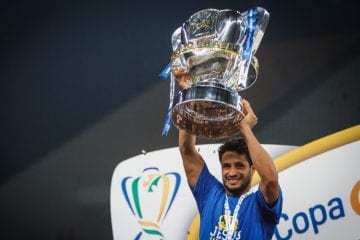 Buscando melhorar números nas redes, Cruzeiro negocia para transmitir jogos históricos