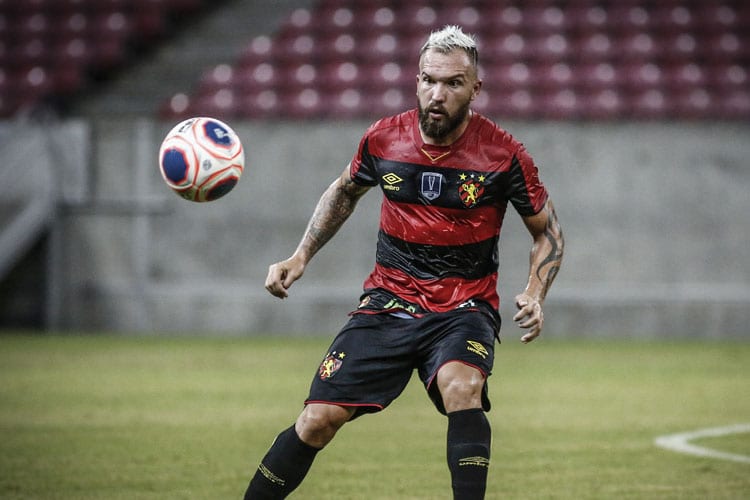 Feliz com volta aos treinos, Willian Farias se diz ‘curioso’ com nova rotina de trabalho no Sport