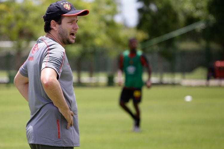 Técnico do Sport se opõe a prazo da FPF para jogos e pede: ‘Temos que respeitar as pessoas’