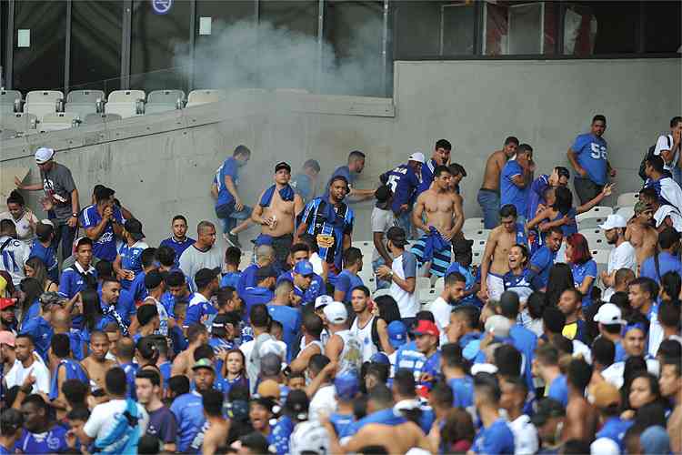 Presidente vê um dos casos ‘mais graves do século’, e STJD mantém pena do Cruzeiro; clube terá cinco jogos com portões fechados