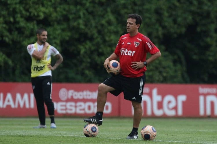 Antes da paralisação, São Paulo era quem mais finalizava e trocava passes no Paulistão