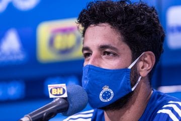 Leo, do Cruzeiro, se recupera do novo coronavírus e volta a treinar
