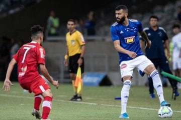 SJTD multa Cruzeiro por bombas arremessadas em jogo contra o CRB na Copa do Brasil