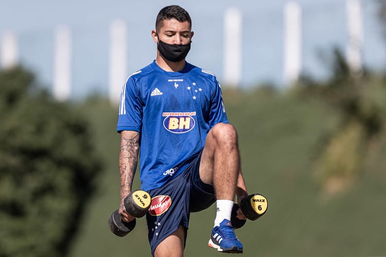 Pedro Bicalho se coloca à disposição de Enderson para exercer mais de uma função no Cruzeiro