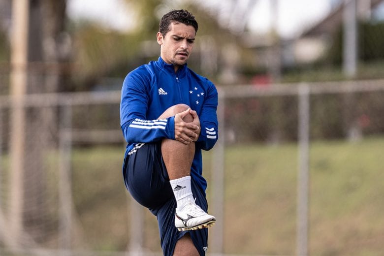 Jean, do Cruzeiro, se recupera da COVID-19 e volta a treinar