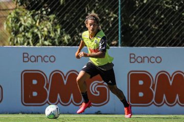 Presidente do Avaí cobra Atlético pela venda do lateral Guga
