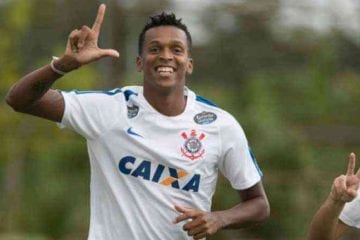 Atacante Jô retorna ao Corinthians e assina contrato até o final de 2023