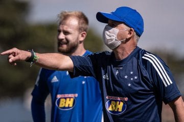 Luís Fernando Flores diz que Cruzeiro precisa de profissionais que conheçam a grandeza do clube