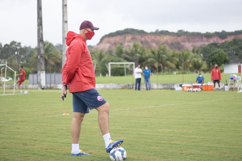 De volta: após três meses, Dal Pozzo comanda primeiro treino do Náutico nesta quinta-feira