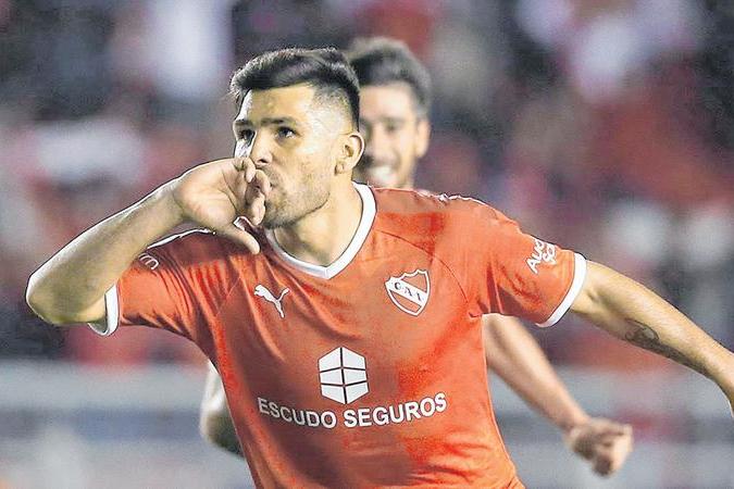 VÍDEO: veja gols do atacante Silvio Romero, alvo do Atlético