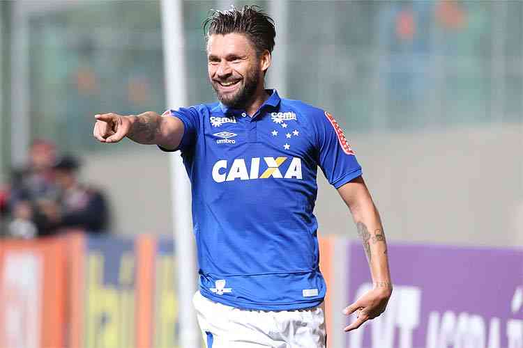 Cruzeiro recebe ordens de pagamentos da Fifa por negociações envolvendo Rafael Sobis e Pedro Rocha