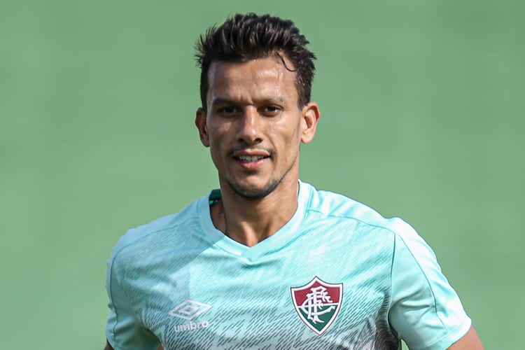 Torcedores reprovam retorno de Henrique ao Cruzeiro e ‘invadem’ redes do presidente com campanha