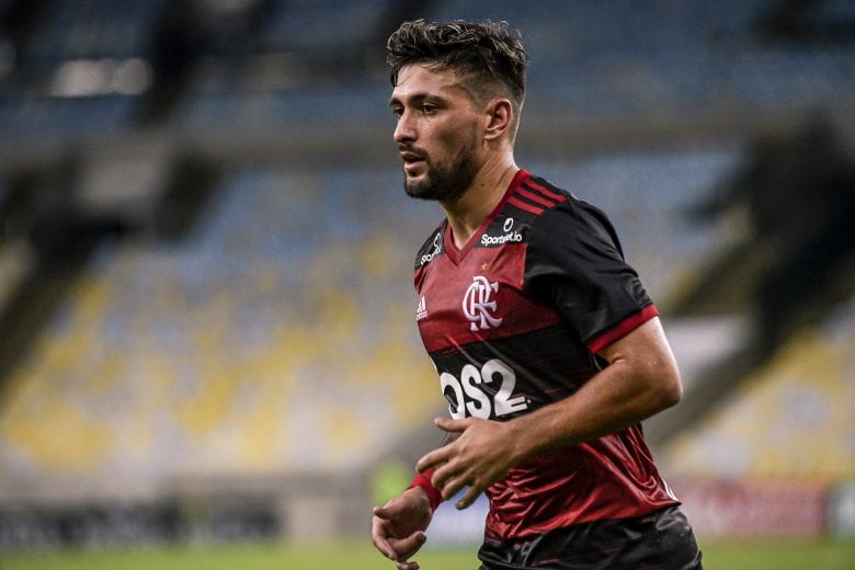 Cruzeiro obtém prazo na Justiça para desbloquear dinheiro de venda de Arrascaeta ao Flamengo