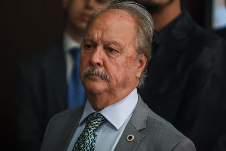 Cruzeiro ajuíza ação contra ex-presidente; cartão corporativo também foi utilizado em casa de ‘entretenimento adulto’ em Porto Alegre