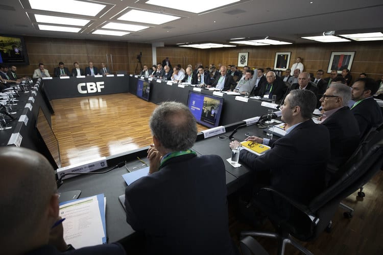 CBF e clubes planejam Brasileiro com início em agosto e término em fevereiro