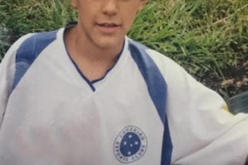 Paraguaio Cáceres explica fotos da infância com a camisa celeste: ‘Sempre gostei do Cruzeiro’