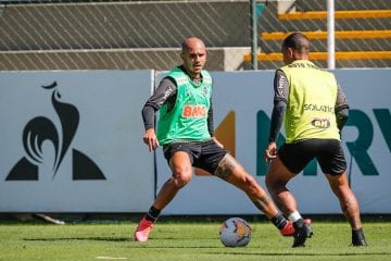 Fábio Santos revela possibilidade de atuar como zagueiro no Atlético: ‘É uma opção’