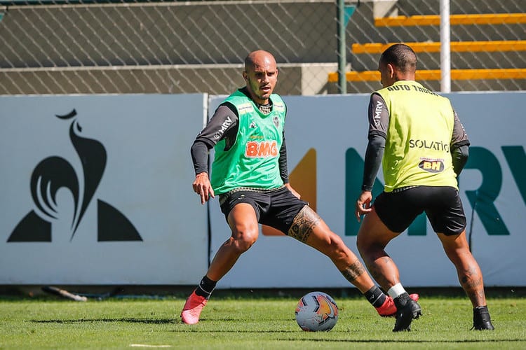 Fábio Santos revela possibilidade de atuar como zagueiro no Atlético: ‘É uma opção’